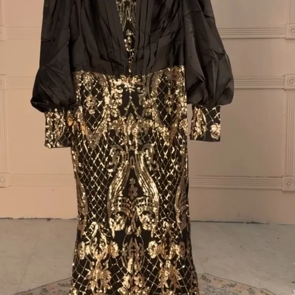 Elegant Black and Gold Long Sleeve Dress - Picture 3 of 3